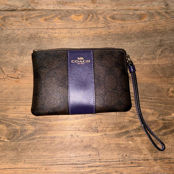 Coach Handbags - Classic Coach Wristlet Coin Purse/ID Wallet with Purple Detail